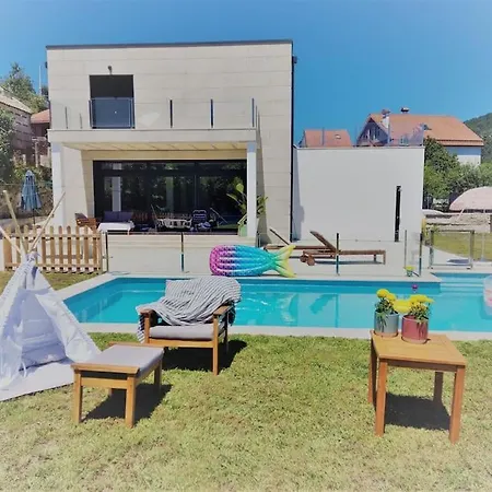 Casa Con Piscina En Limens Holiday home *